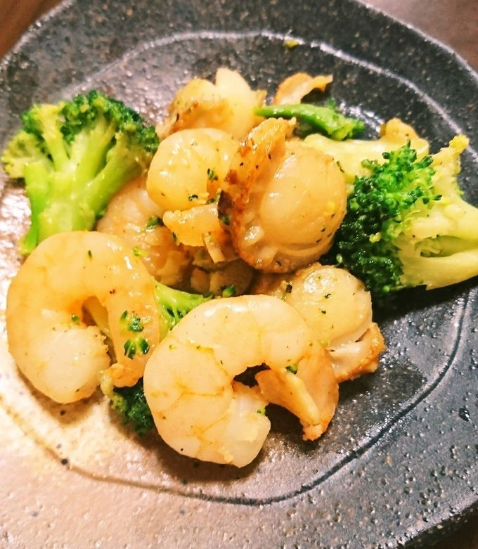 簡単冷凍エビとホタテのガ—リック炒め by ひろメロ 【クックパッド