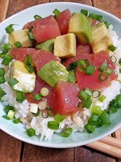 マグロとアボカドのポキ丼-レシピのメイン写真