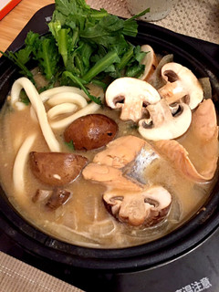 秋鮭とキノコの酒粕煮込みうどん鍋-レシピのメイン写真