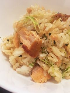 超簡単☆焼き鮭とスプラウトの炒飯-レシピのメイン写真