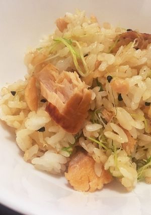 超簡単☆焼き鮭とスプラウトの炒飯-レシピのメイン写真