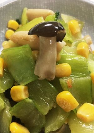 チンゲン菜としめじの炒め物-レシピのメイン写真