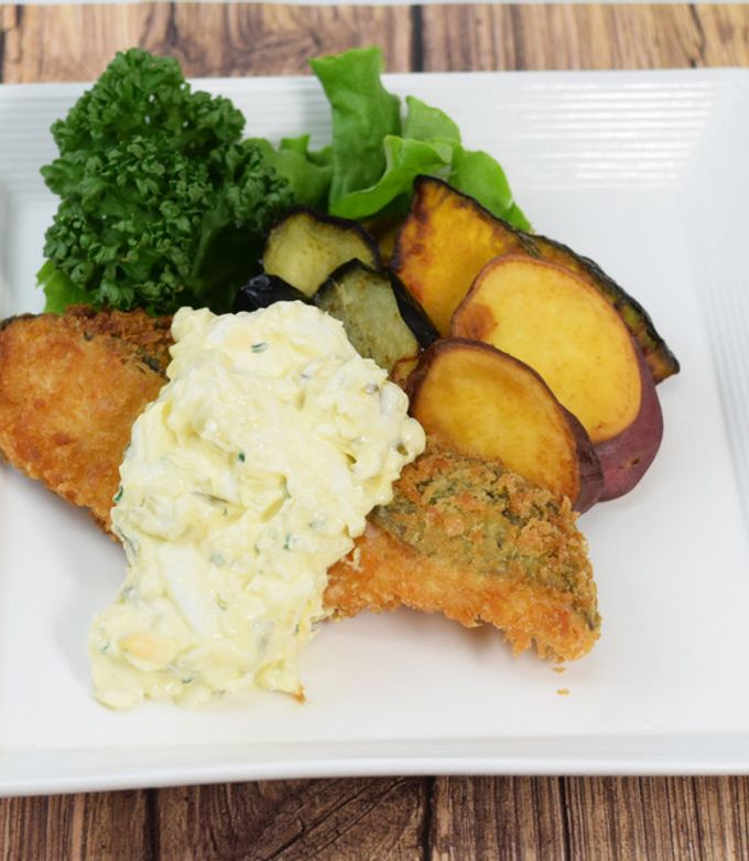 サーモンフライの自家製タルタルソースかけ by サンプラザ医食同源