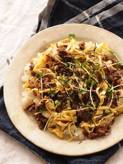 牛ちらし(焼肉のタレ使用)-レシピのメイン写真