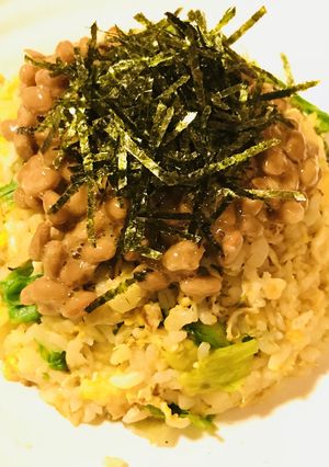 後のせ納豆★玉子&レタスチャーハンの上に-レシピのメイン写真