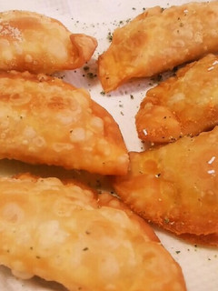 余った餃子の皮でベルキューブ包み揚げ♪-レシピのメイン写真