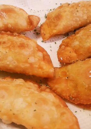 余った餃子の皮でベルキューブ包み揚げ♪-レシピのメイン写真