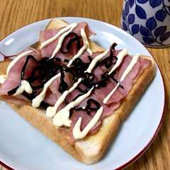 รูปของ パンつく☆ベーコンマヨふじっ子煮のせ