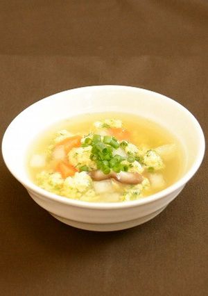 ブロッコリーと冬野菜のふわふわ卵スープ-レシピのメイン写真
