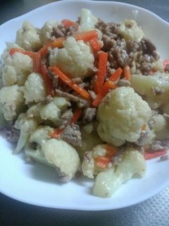 カリフラワーとひき肉のマヨ炒め-レシピのメイン写真