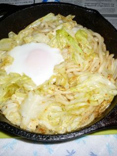 簡単なキャベツのアヒージョ炒め焼きうどん-レシピのメイン写真