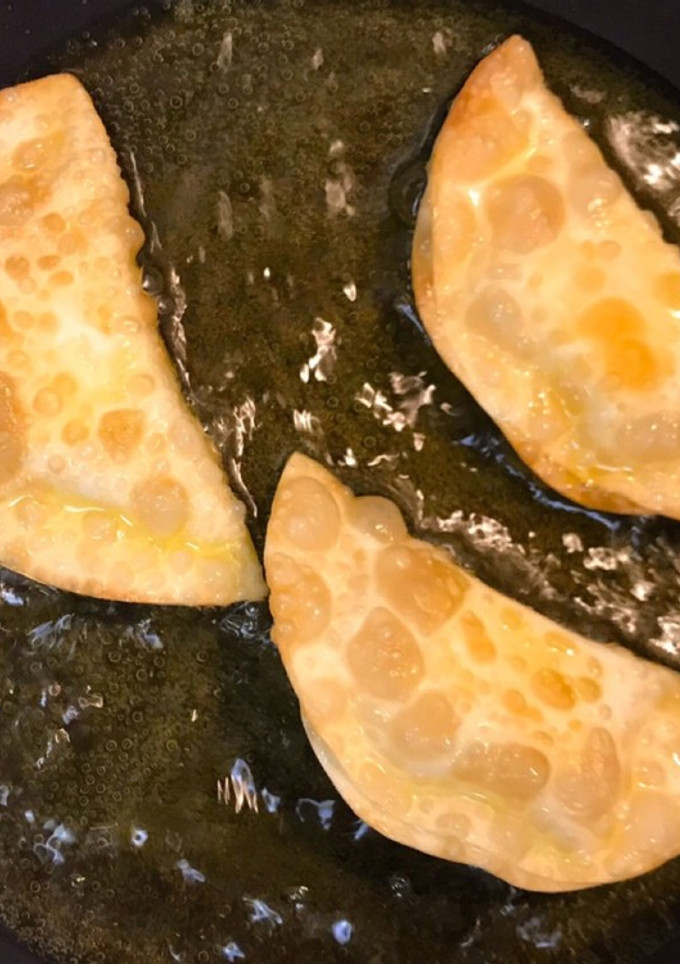 餃子の皮でワンタンの皮で簡単チーズ揚げ！-レシピのメイン写真