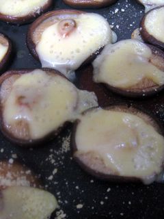 フライパンでOK!しいたけのチーズ焼き-レシピのメイン写真