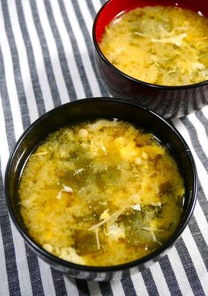 簡単！エノキわかめのおとし卵のお味噌汁-レシピのメイン写真