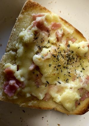 なんちゃってグラタン風トースト(笑)-レシピのメイン写真