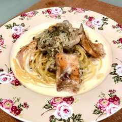 รูปของ 生鮭としめじのクリームパスタ