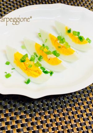 ゆで卵にちょこっと塩酒粕と胡麻油♫-レシピのメイン写真