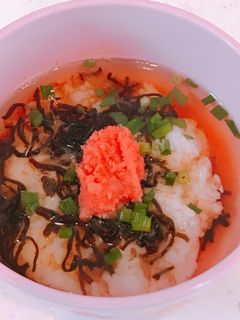 明太子と塩昆布と鰹節に熱湯で、だし茶漬け-レシピのメイン写真