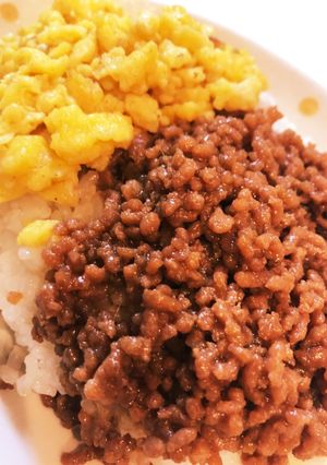 簡単☆混ぜるだけ♬ひき肉と卵焼のそぼろ丼-レシピのメイン写真