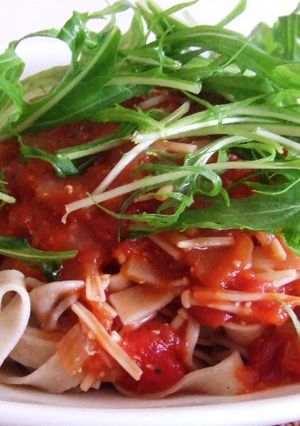 そばパスタのトマトソース-レシピのメイン写真