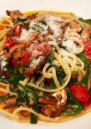 イワシ缶とニラとトマトのパスタ-レシピのメイン写真