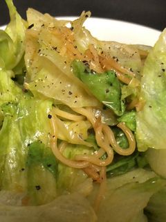 不思議夜食…簡単!レタスの焼そば-レシピのメイン写真