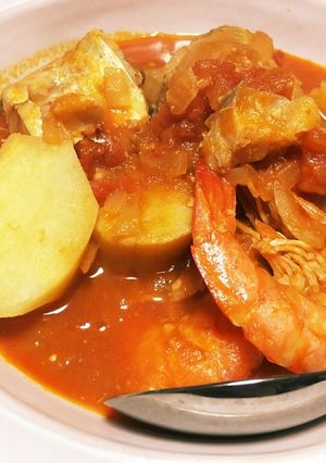 ストウブで簡単ブイヤベース風魚介煮込み-レシピのメイン写真