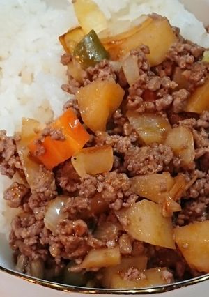 挽き肉と彩り野菜のデミ炒めがけライス-レシピのメイン写真