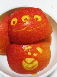 りんごの飾り切り エイリアン-レシピのメイン写真