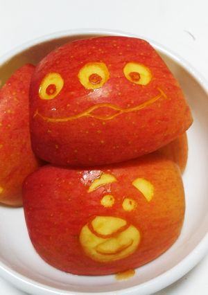 りんごの飾り切り エイリアン-レシピのメイン写真