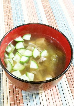 お吸い物に、胡瓜&とろろ昆布♪-レシピのメイン写真