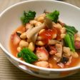 大豆とたこの赤いスープ煮