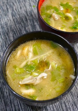 簡単！カブの葉と舞茸のゴマ風味味噌汁-レシピのメイン写真