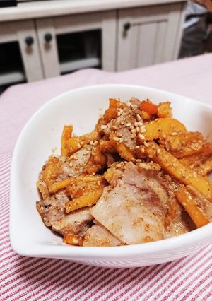 今が旬！柿と豚バラ肉の胡麻和え-レシピのメイン写真