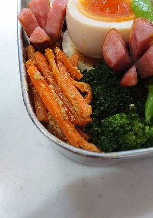 レンジで簡単！人参のゴマ味噌和え お弁当-レシピのメイン写真
