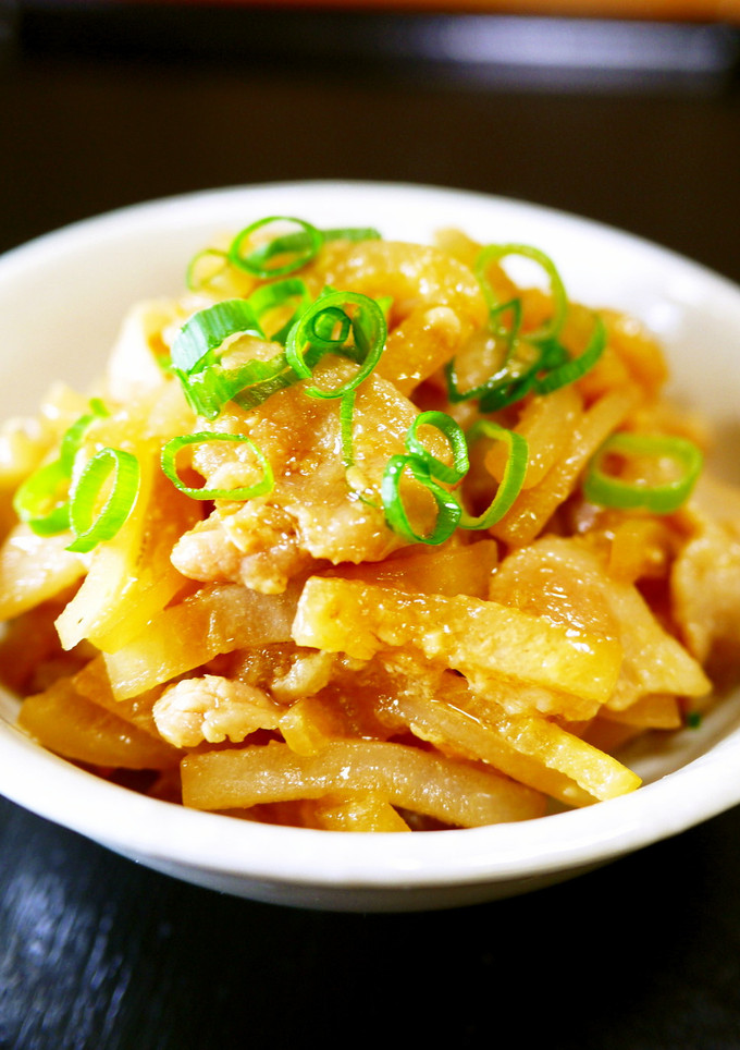 大根の皮で作る！豚ばら大根＊味噌煮込み-レシピのメイン写真