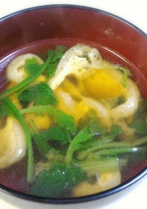 少量から簡単に♪春菊と油揚げのお味噌汁-レシピのメイン写真