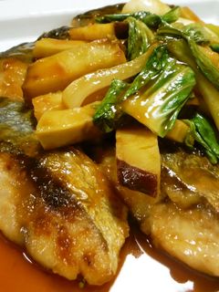 サバとチンゲン菜♪ケチャップ黒酢炒め-レシピのメイン写真