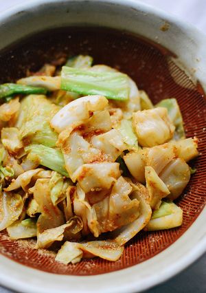 簡単副菜♪キャベツの甘じょっぱごま和え-レシピのメイン写真