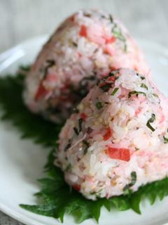お弁当にも♪じゃこと梅干の春色おにぎり☆-レシピのメイン写真