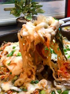 とろ~りチーズの辛旨チゲ鍋ラーメン♡゙-レシピのメイン写真