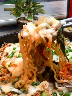とろ~りチーズの辛旨チゲ鍋ラーメン♡゙-レシピのメイン写真