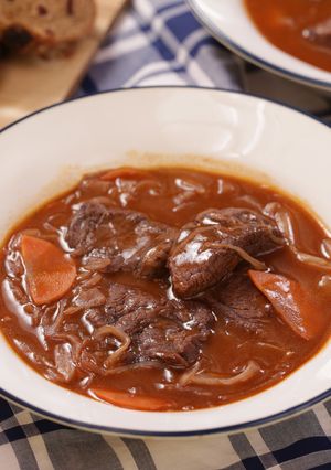 牛すね肉のほろほろ♡赤ワイン煮込み-レシピのメイン写真