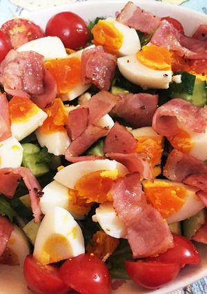 塩麹漬け卵とベーコンわさび菜のサラダ-レシピのメイン写真