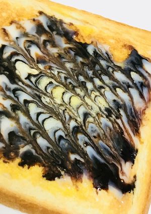 チョコシロップのデコレーショントースト-レシピのメイン写真