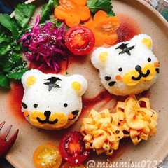 A picture of お弁当にホワイトタイガーおにぎり(動画有.