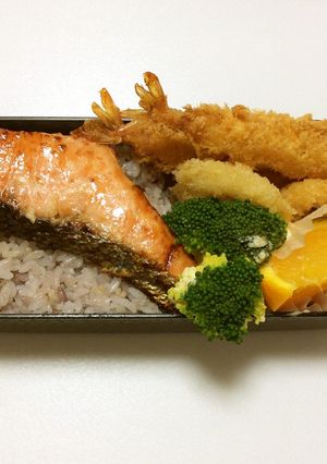 53、鮭の麹焼きのっけ盛り弁当♡-レシピのメイン写真