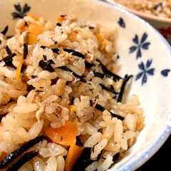 รูปของ 簡単♪ツナとひじきの炊き込みご飯