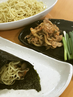 美人レシピ・手巻焼そば豚キムチトッピング-レシピのメイン写真