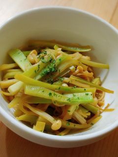 ブロッコリーの茎とエノキのバター醤油炒め-レシピのメイン写真